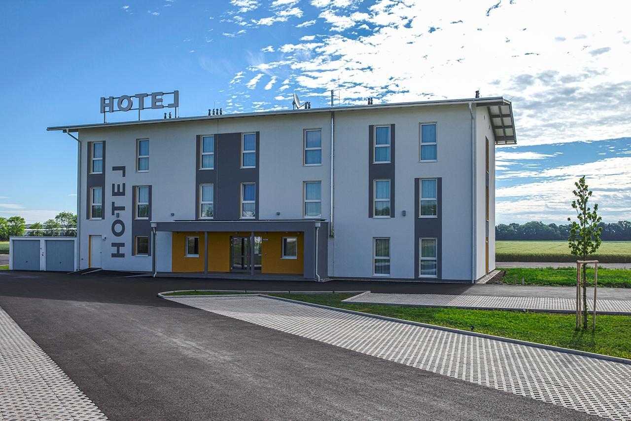 Hotel Tullnerfeld Тульн Экстерьер фото